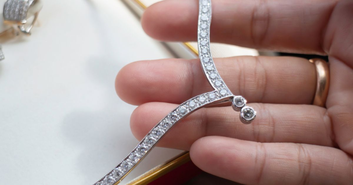 Tips For Protecting Your Personal Information And Avoiding Scams While Selling Diamonds