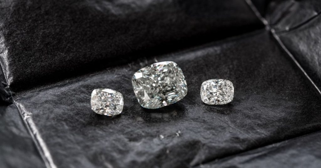 Selling Gold And Diamond Jewellery