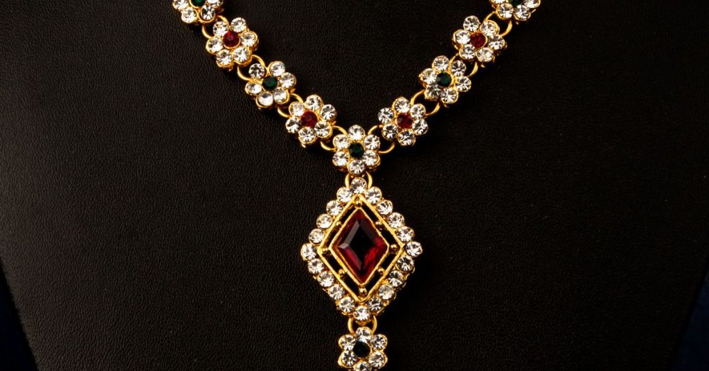 How Gold Jewellery Represents Status