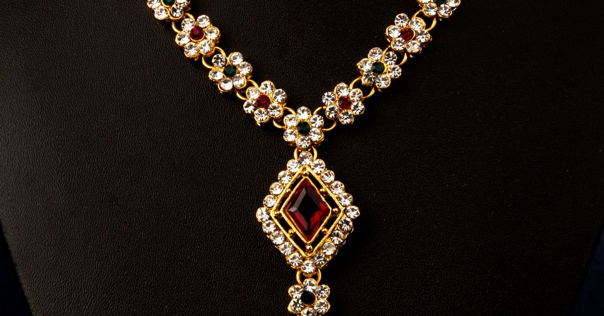How Gold Jewellery Represents Status